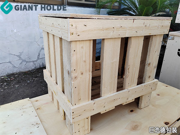 花格實(shí)木箱